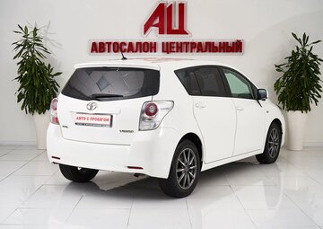 Toyota Verso Вид 5